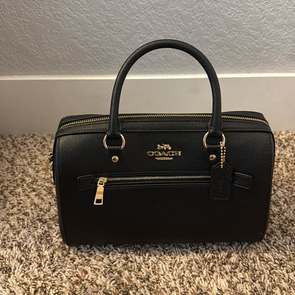 Coach bag like brand new only used one time was strap